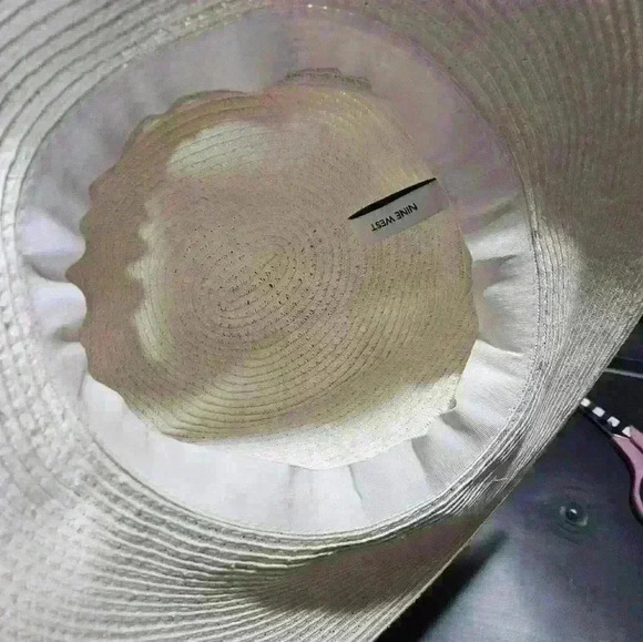 Nine West floppy hat. Cream w brown belt like band.Packable. - Picture 5 of 6